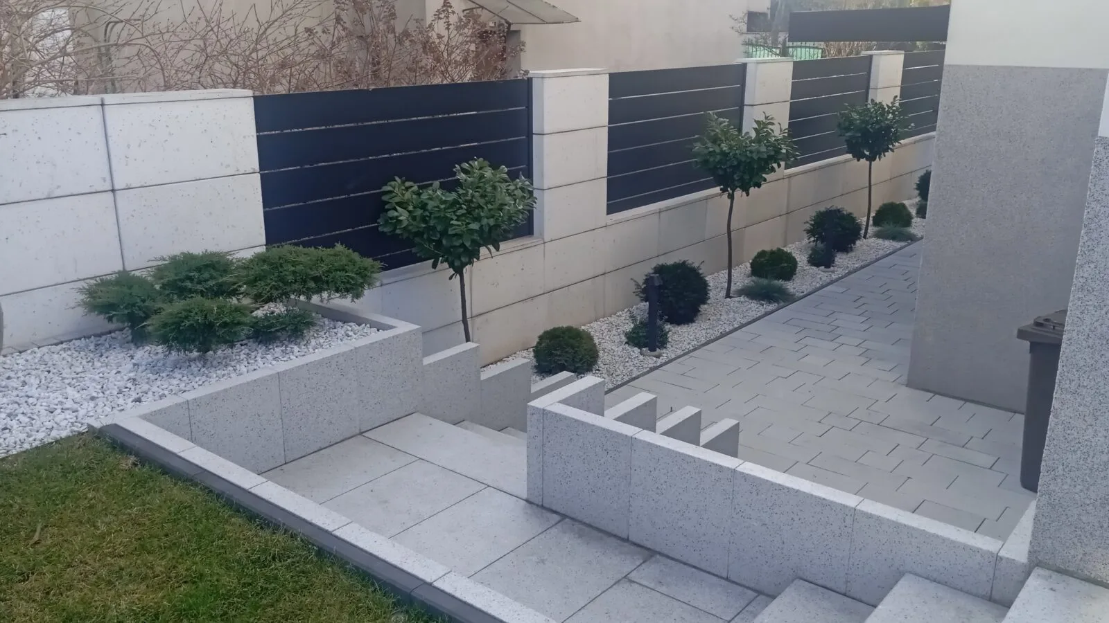 Aftergarden-Ogrody Premium aeracja i wertykulacja trawnika Kraków